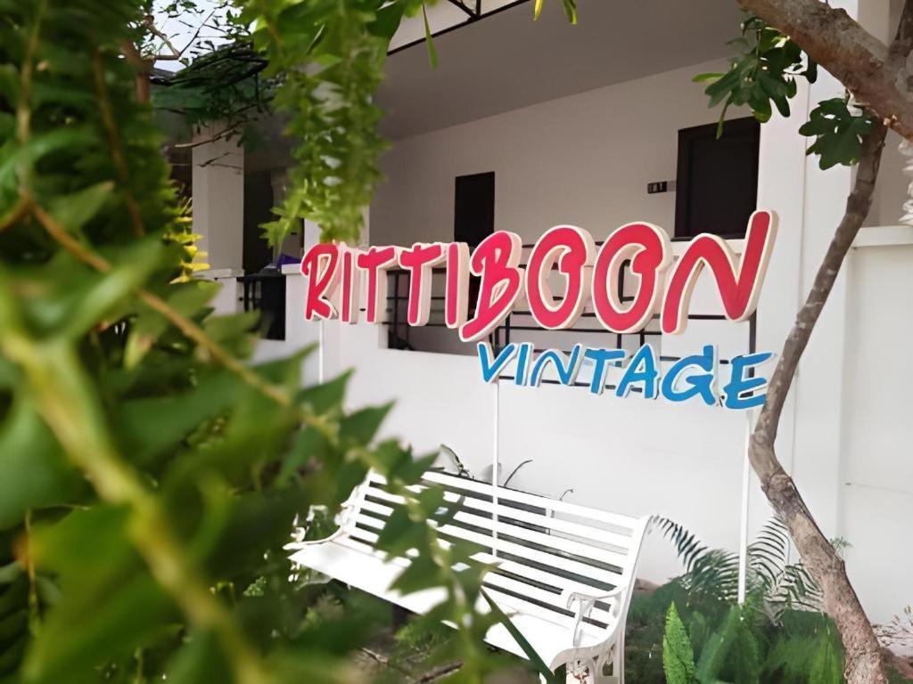 Rittiboon Vintage Hotel Phrae Exterior foto