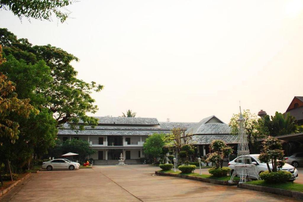 Rittiboon Vintage Hotel Phrae Exterior foto