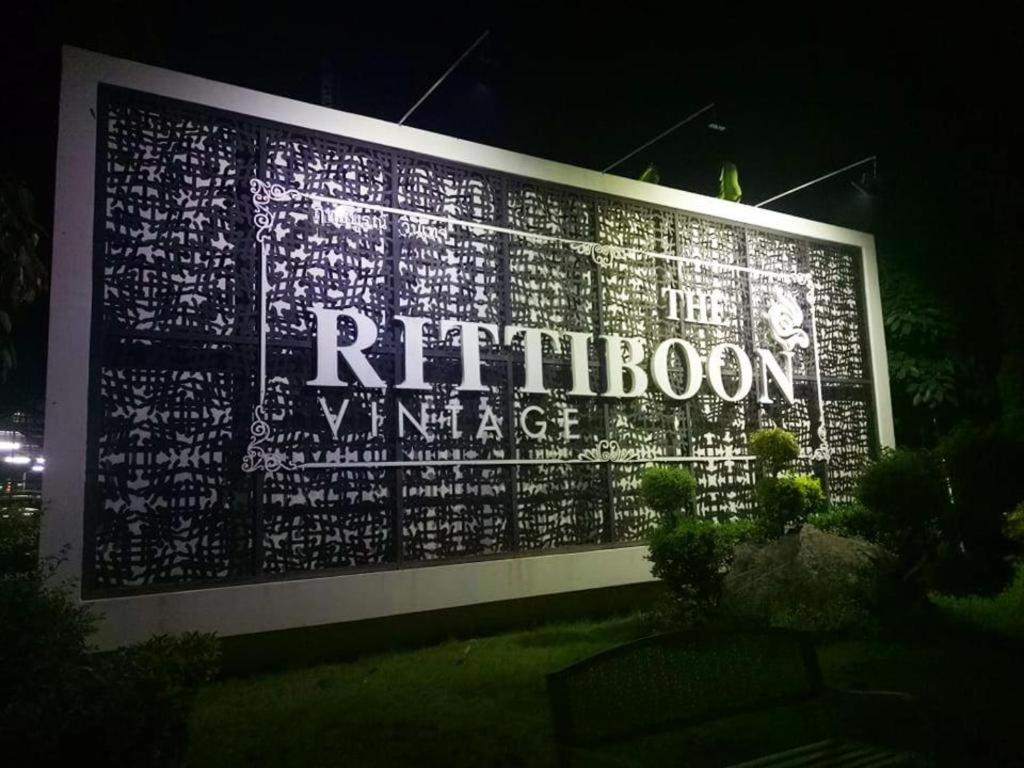 Rittiboon Vintage Hotel Phrae Exterior foto