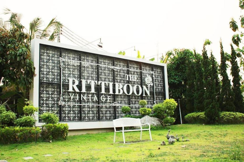 Rittiboon Vintage Hotel Phrae Exterior foto