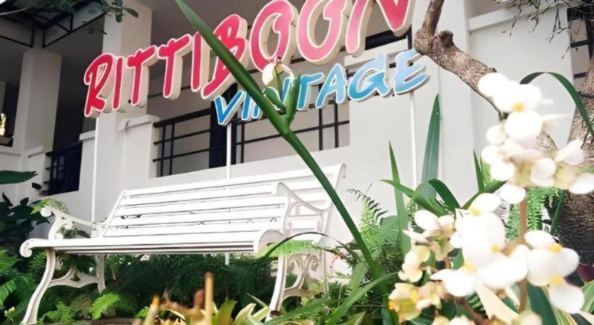 Rittiboon Vintage Hotel Phrae Exterior foto