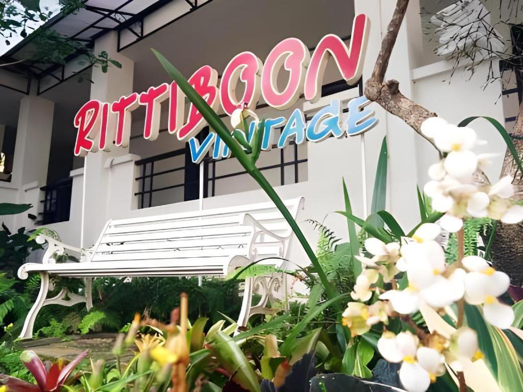 Rittiboon Vintage Hotel Phrae Exterior foto