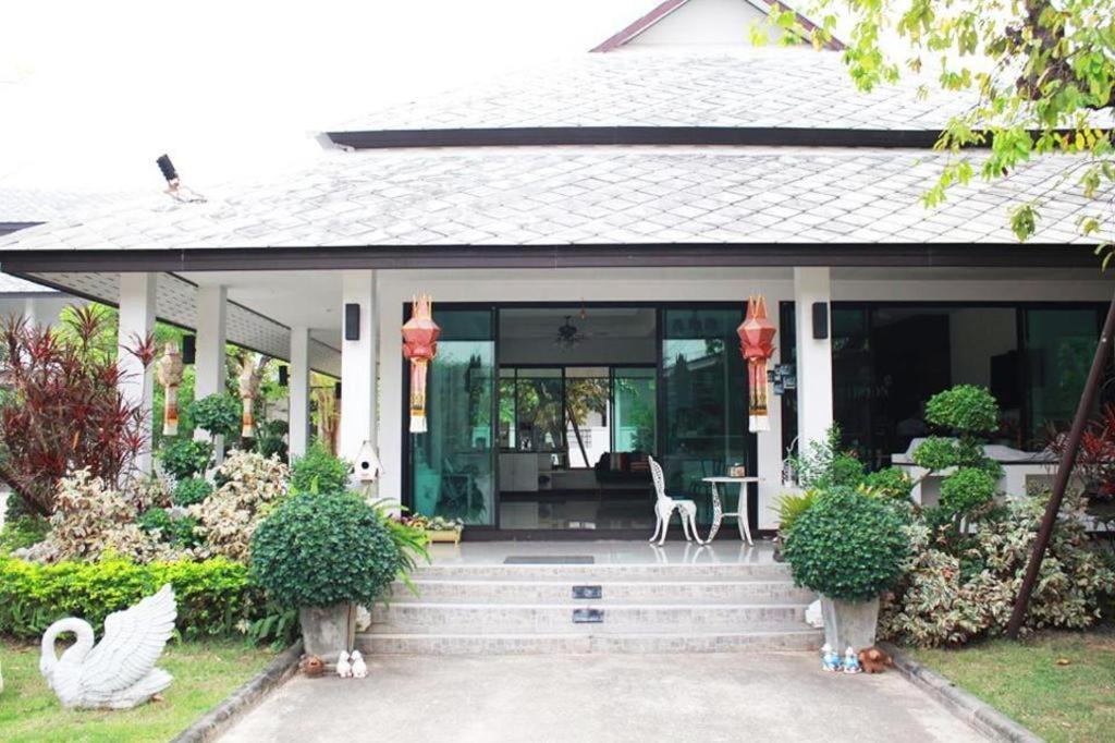 Rittiboon Vintage Hotel Phrae Exterior foto