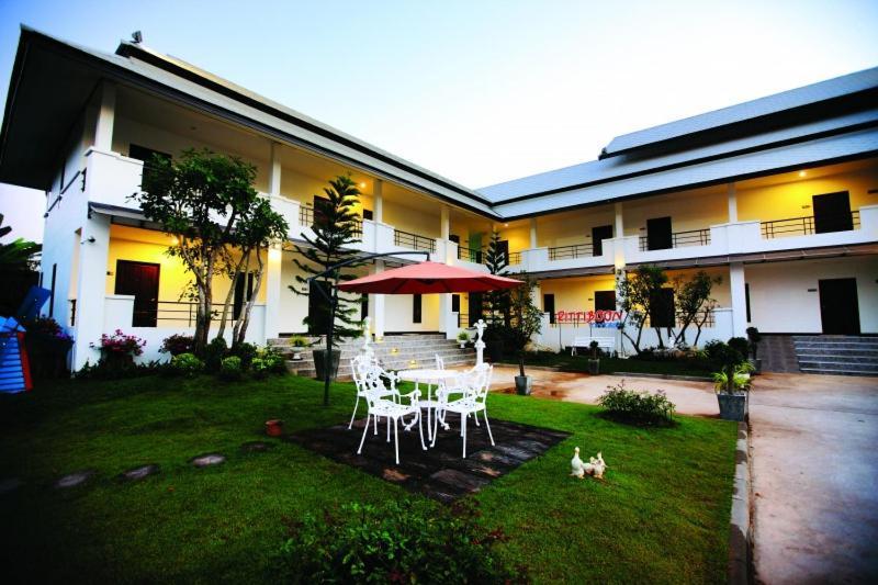 Rittiboon Vintage Hotel Phrae Exterior foto